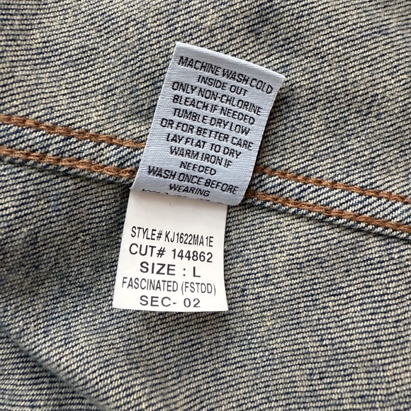 Kut from the Kloth JACQUELINE Cropped Denim Jacket size L dark stone wash color - Picture 12 of 14